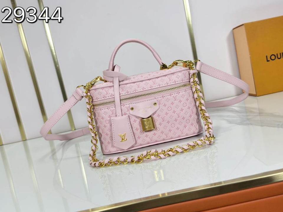 Louis Vuitton Vanity Chain Pouch Light Bliss Cream 19cm M29344 view 2