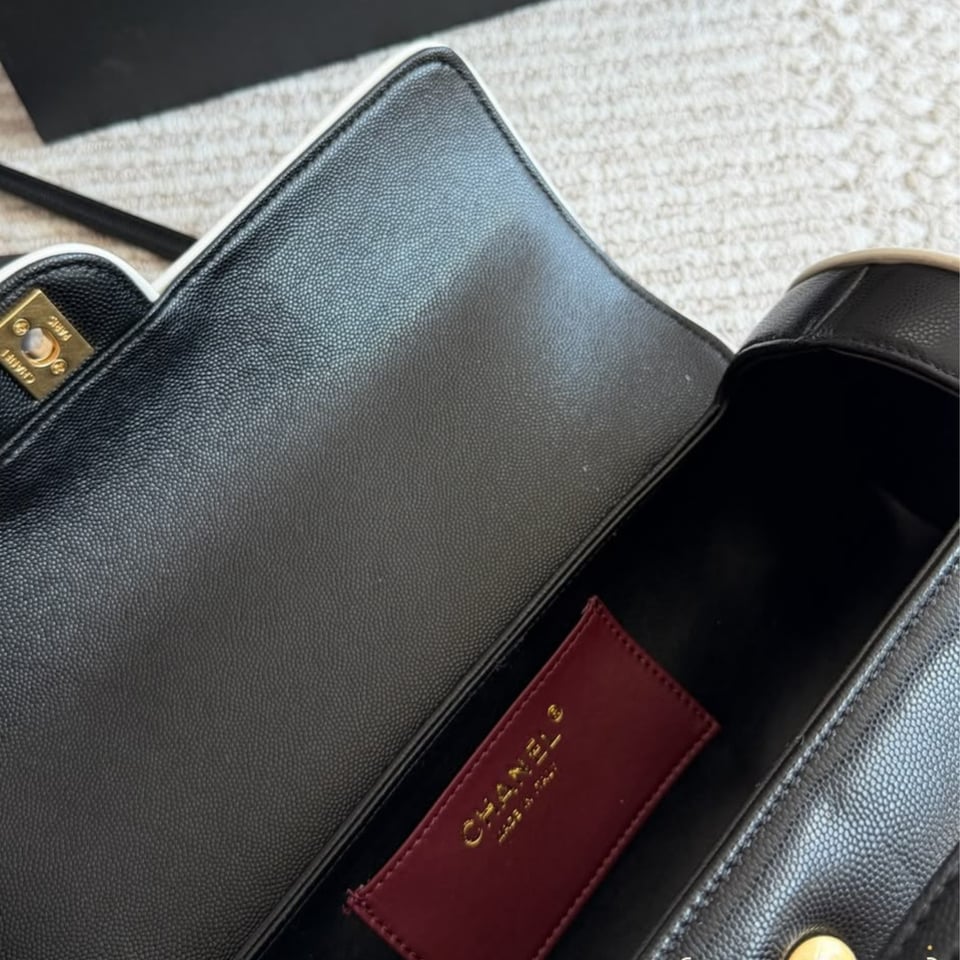 Chanel Large Bowling Bag Grained Calfskin, Sheepskin &amp; Gold-plated Metal 30cm/11.8in Black &amp; White AS6181 view 4