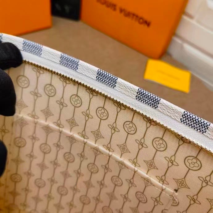 Louis Vuitton Toiletry Pouch On Chain 25Cm Damier Azur N40469 view 8
