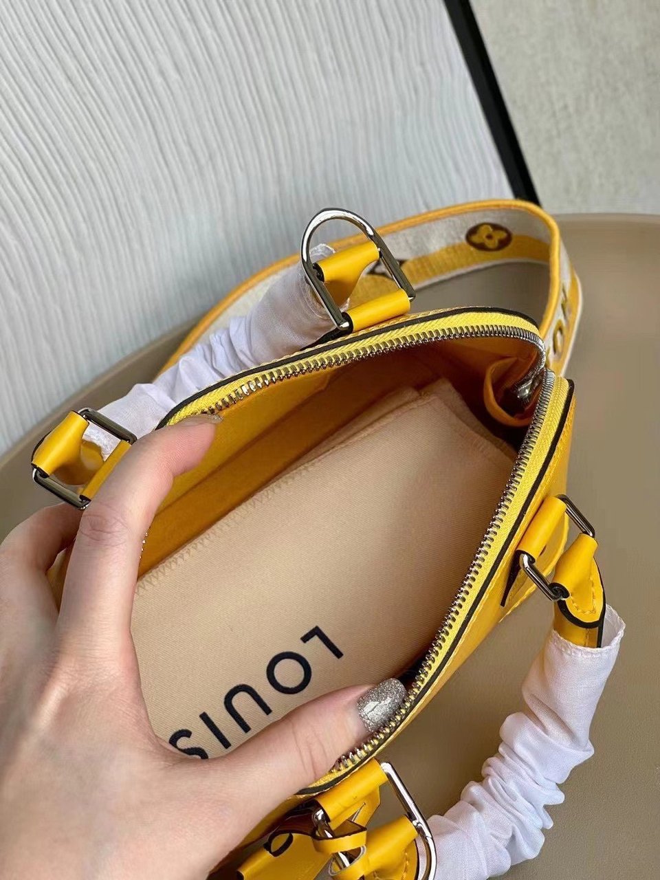 Louis Vuitton Alma Bb 23Cm Sunflower Yellow view 11