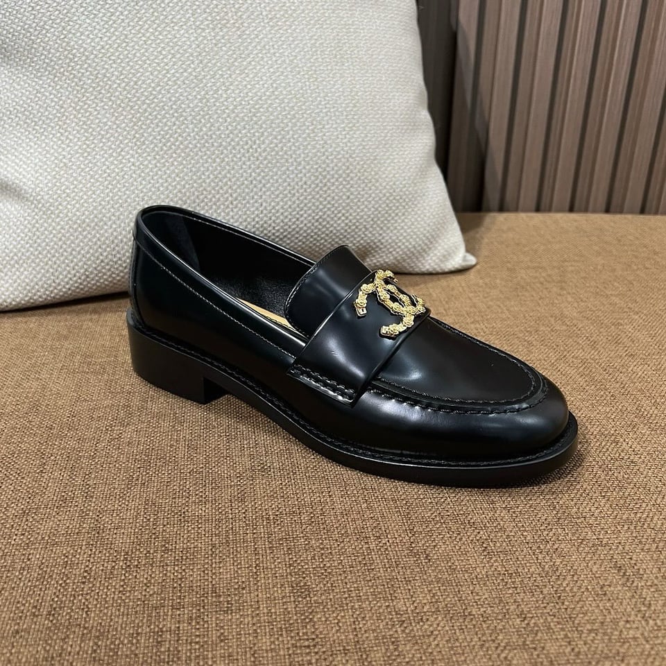 Chanel CC Loafers Black Calfskin with Metal Logo For Women view 5