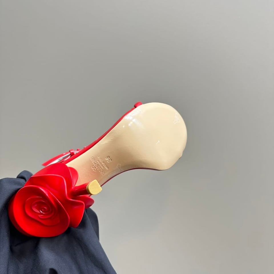 Valentino Garavani Archive Roserouche Leather High Heel In Red view 3