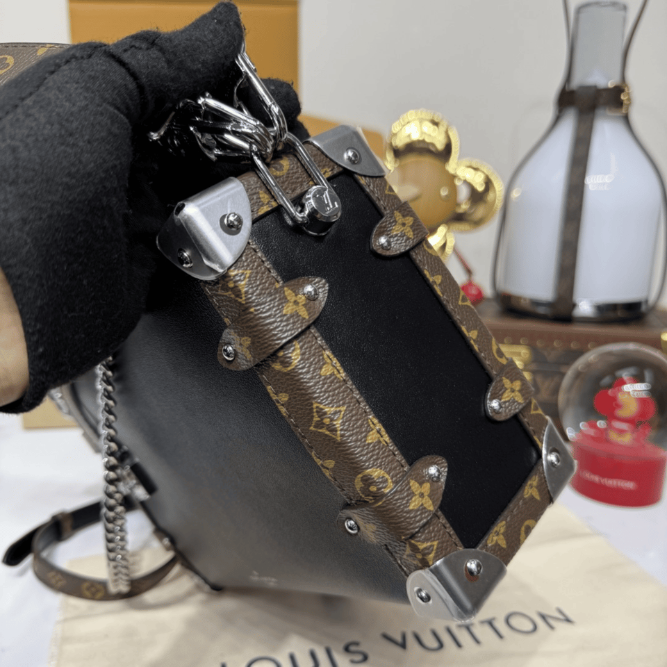 Louis Vuitton Side Trunk M15195 23.5cm/9.3in view 6