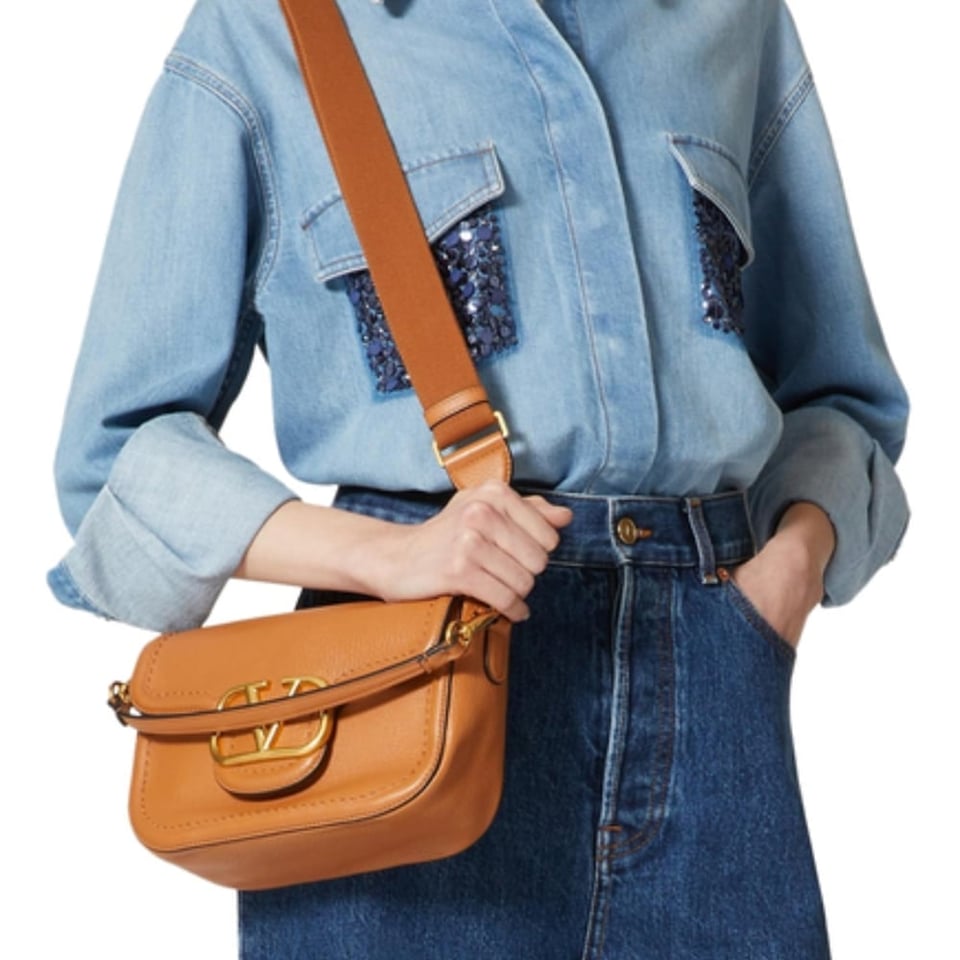 Valentino Garavani Alltime Grainy Calfskin Shoulder Bag Almond 23Cm 5W0B0N20Imz Kel view 4