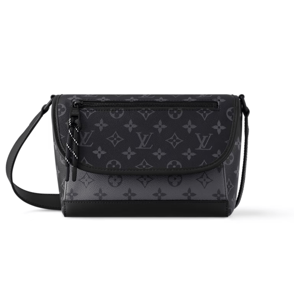 Louis Vuitton Pulse Messenger For Men 27cm M12681 view 2