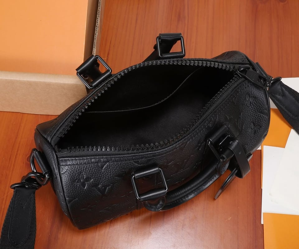 Louis Vuitton Keepall Bandoulière Bag 25cm/9.8in Black Taurillon Cowhide M20900 view 6