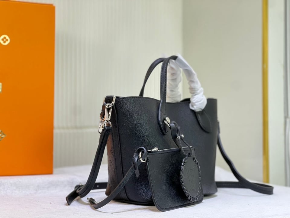 Louis Vuitton Blossom Pm Bag Black 20Cm view 9