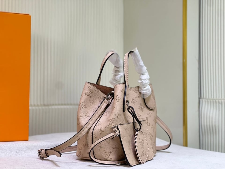 Louis Vuitton Blossom Pm Bag Nude 20Cm view 8
