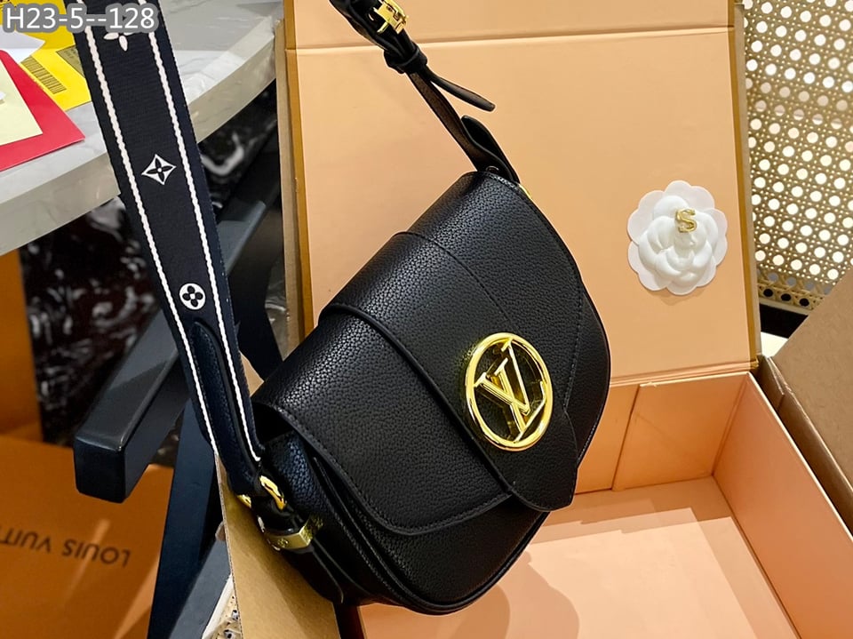 Louis Vuitton Pont 9 Soft Mm Black 25Cm M58967 view 3