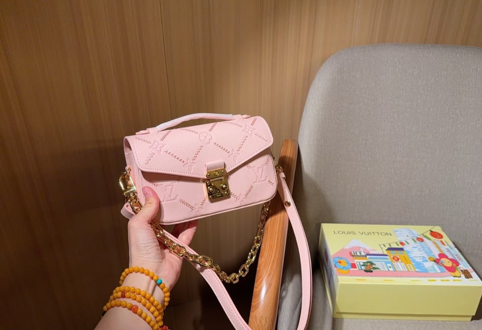Louis Vuitton Pochette Métis East West 21.5cm M29488 view 9