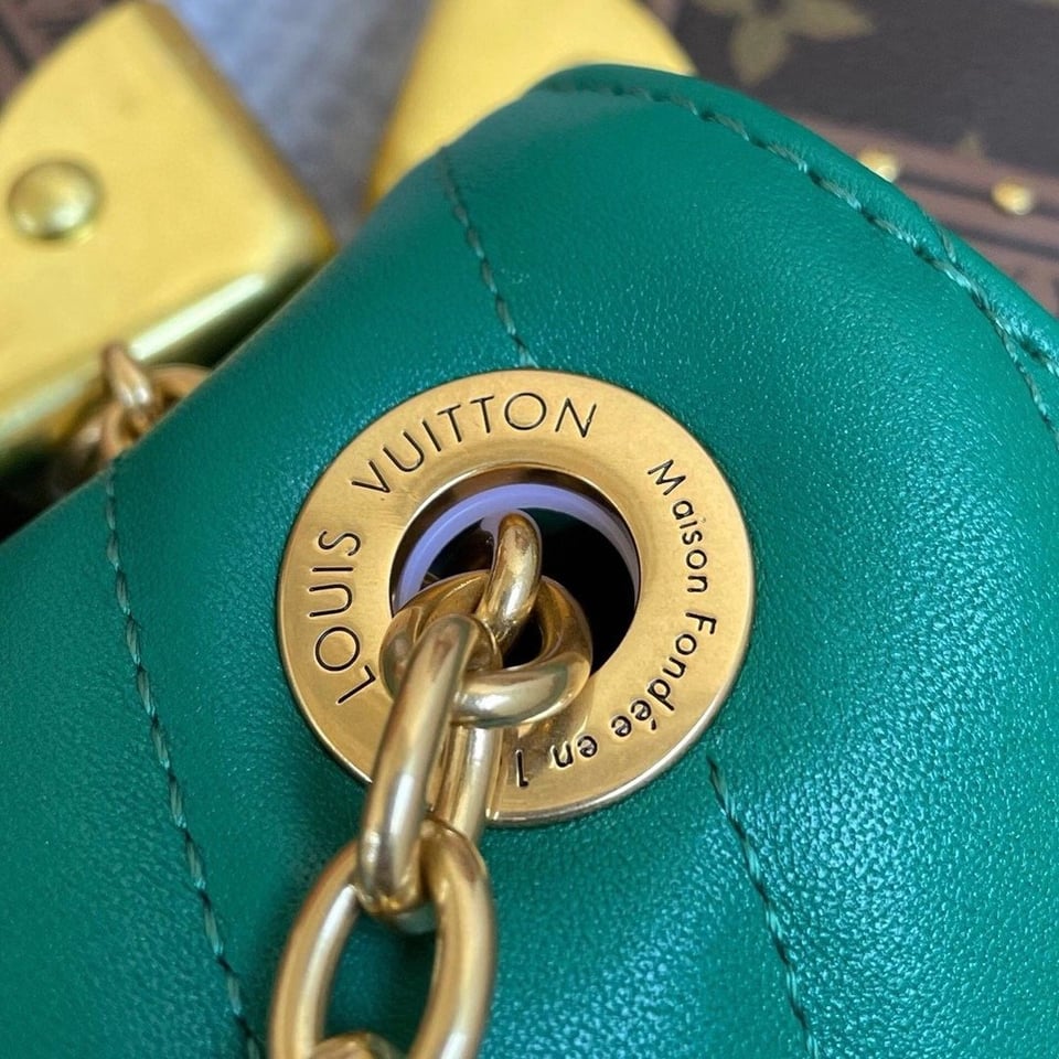 Louis Vuitton New Wave Chain 24Cm Green M58664 view 5