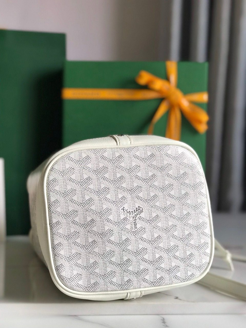 Goyard Petit Flot Bucket Bag 22 cm White Goyardine Canvas And Lambskin Trim view 4