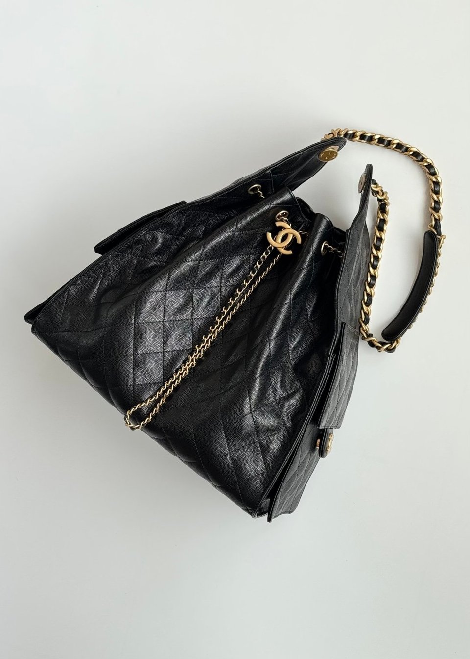 Chanel crossbody bag 25 Medium Handbag Grained Calfskin &amp; Gold-Tone Metal Black 40cm/15.7in view 6