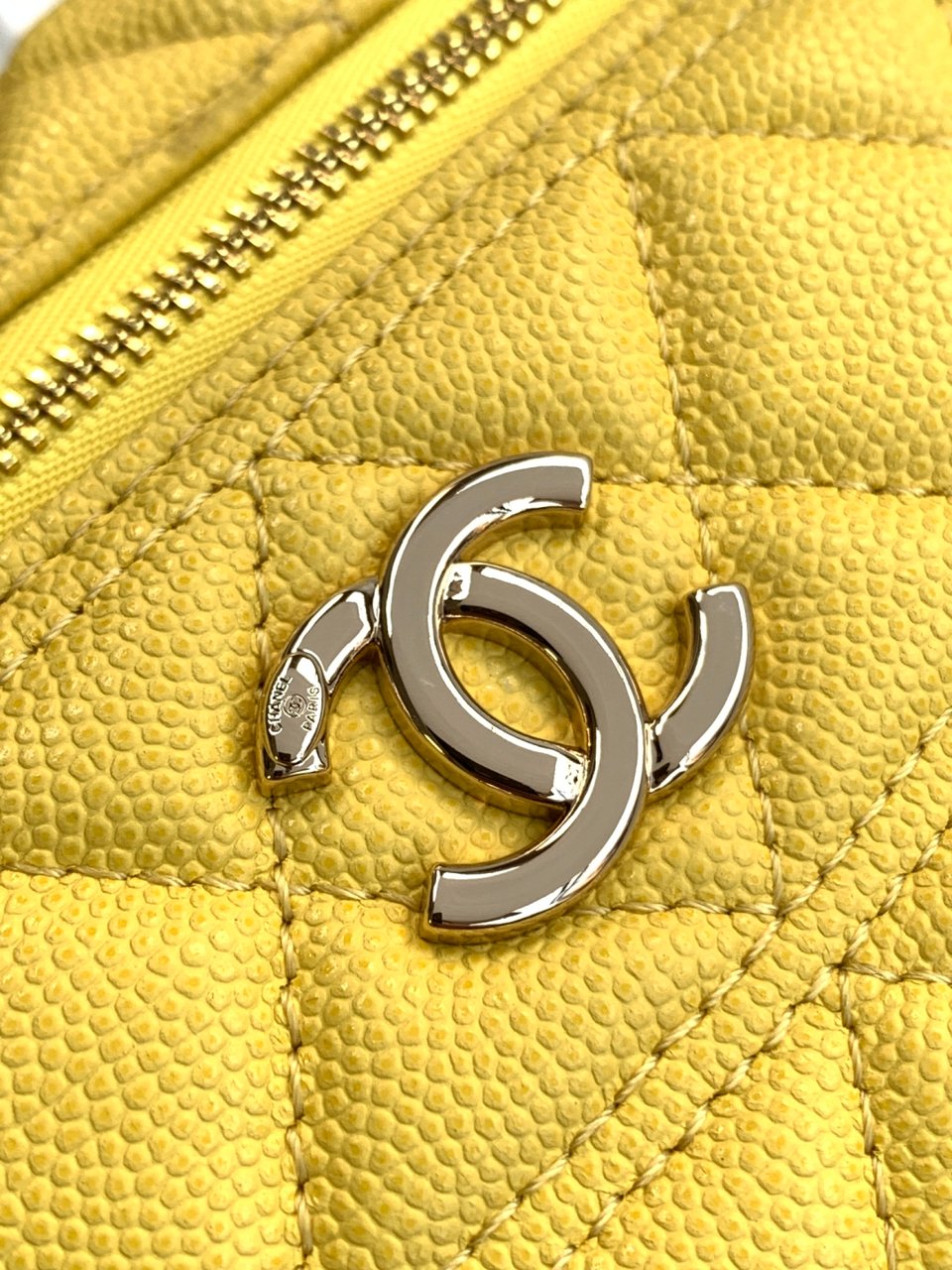 Chanel 25C Vanity Case Yellow 20cm view 9