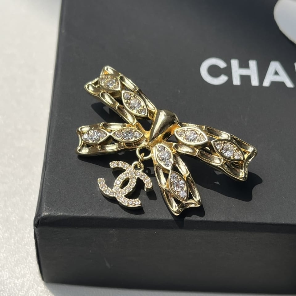 Chanel Cc Bowtie Brooch Gold view 8