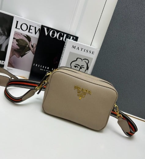 Prada Vitello Crossbody Bag Beige Gray 23Cm view 3