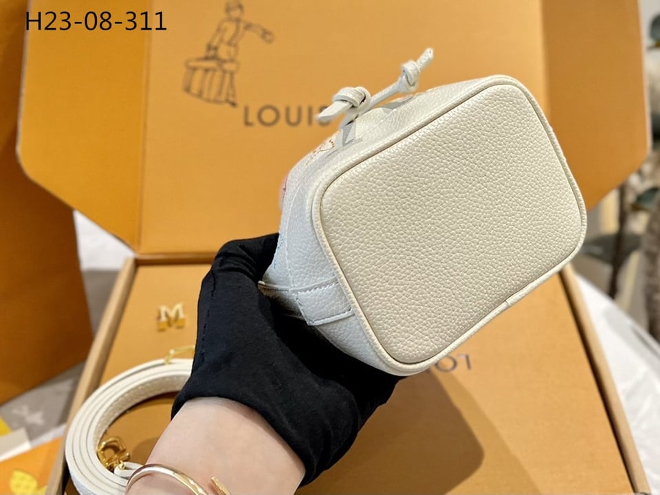 Louis Vuitton Nanoe Handbag White 16Cm M23088 view 7