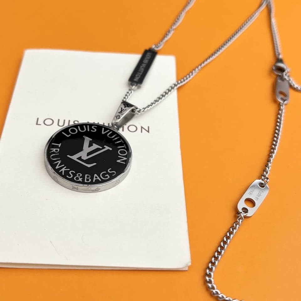 Louis Vuitton Lv Award Pendant M00911 view 3