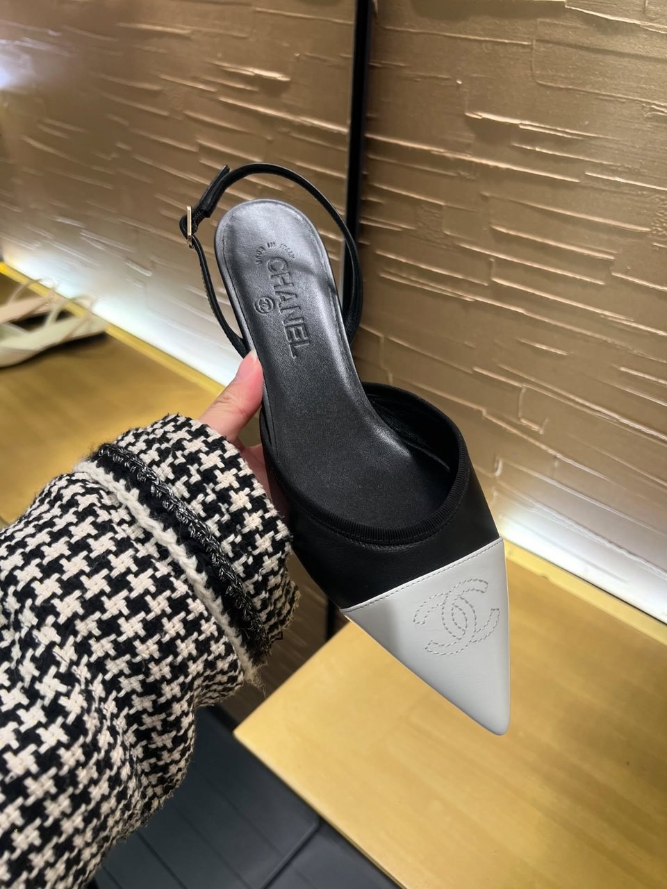 Chanel Chanel Pointed-Toe Slingbacks Black &amp; White Lambskin G39828 view 2