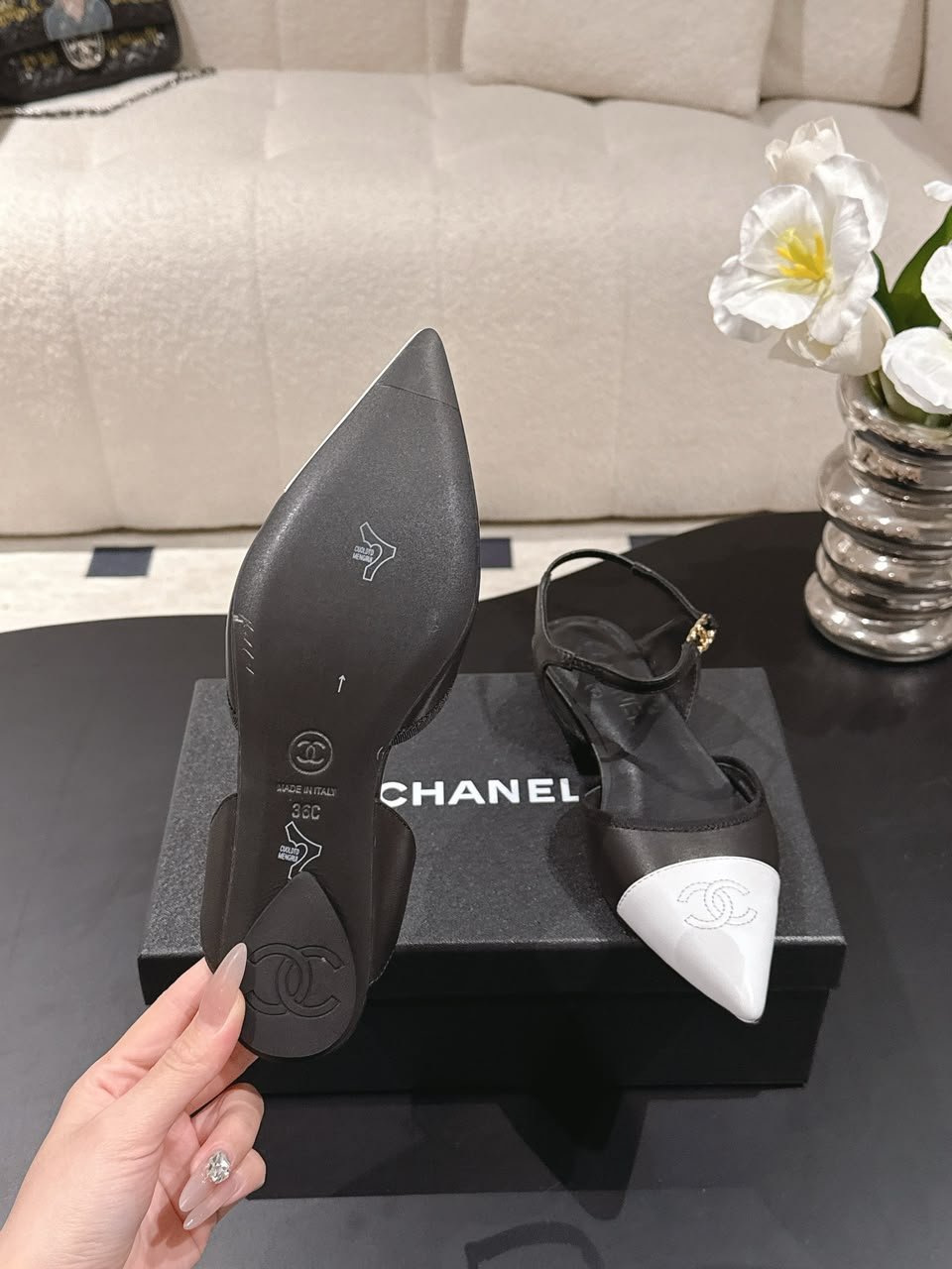 Chanel Chanel Pointed-Toe Slingbacks Black &amp; White Lambskin G39828 view 8