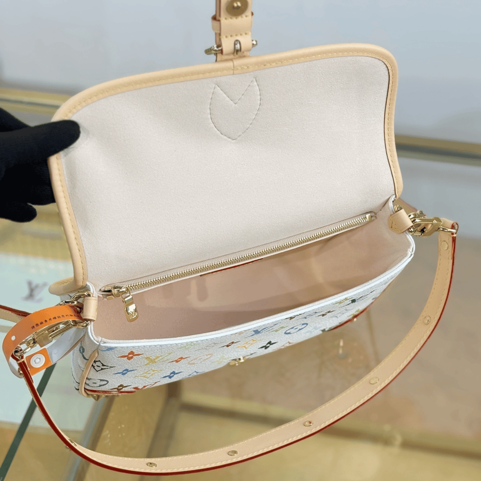 Louis Vuitton Diane LV x TM M27866 24cm/9.4in view 6