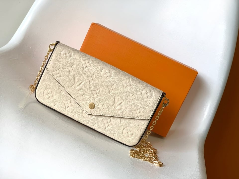 Louis Vuitton Felicie Pochette Bag Cream 21Cm view 3