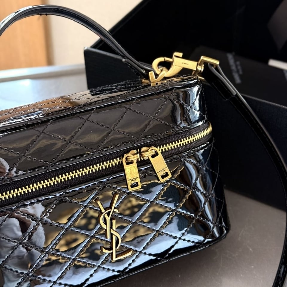 Saint Laurent Gany Vanity Bag In Patent Leather Black 19Cm view 4