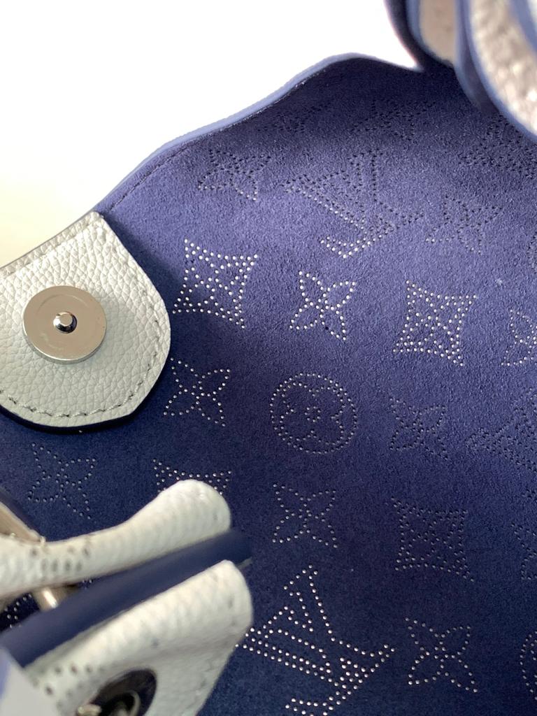 Louis Vuitton Carmel Mahina Monogram White view 9