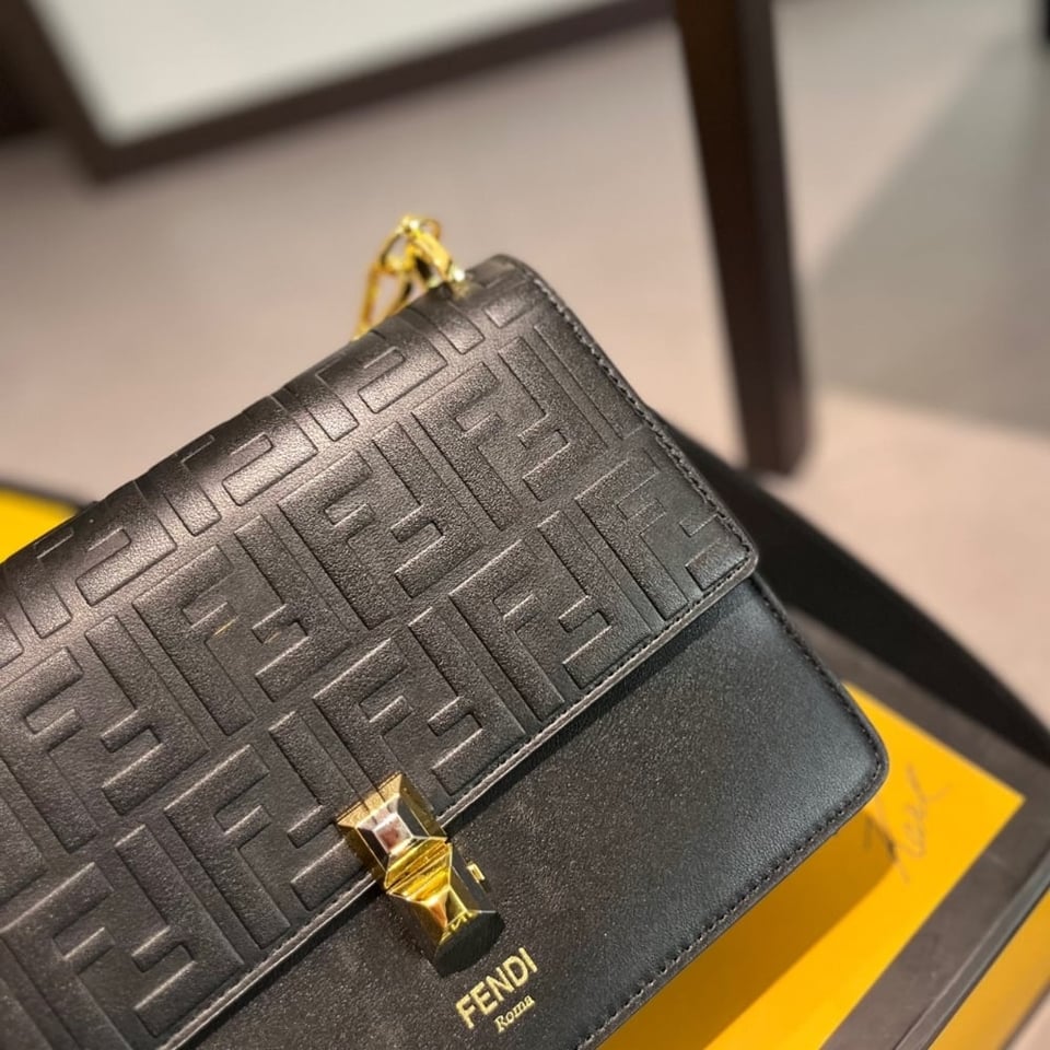 Fendi Logo Embossed Kan I Black 24Cm view 7
