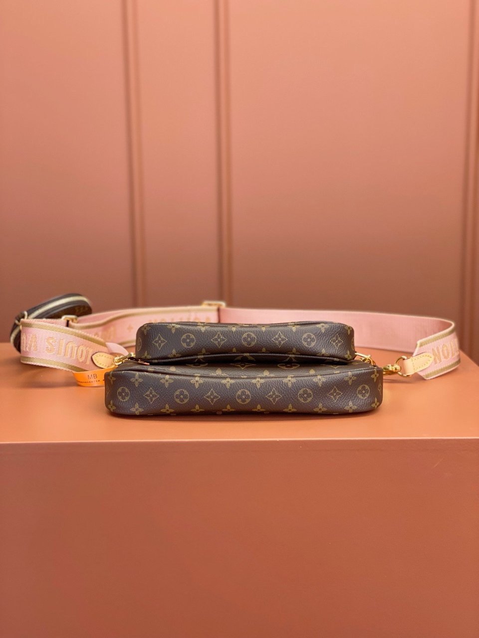Louis Vuitton Multi Pochette Accessoires Pink 24Cm M44840 view 9