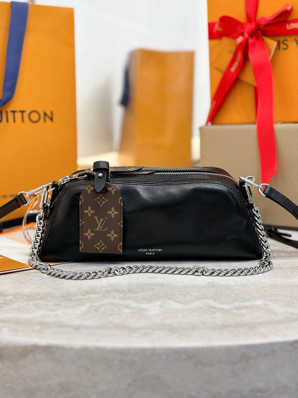 Louis Vuitton Pochette Vibe- Wallets and Small Leather Goods M14544 25cm/ 9.8in view 4