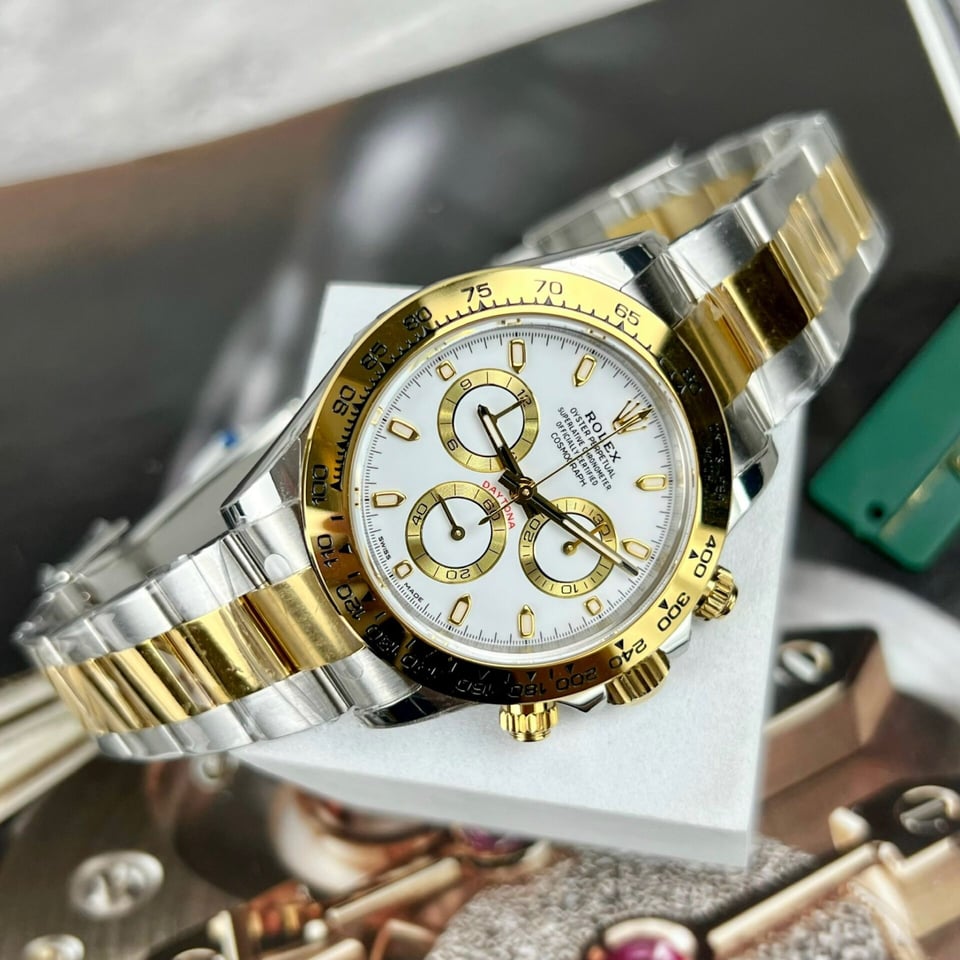Rolex Daytona 40 mm White Dial 126503 view 5