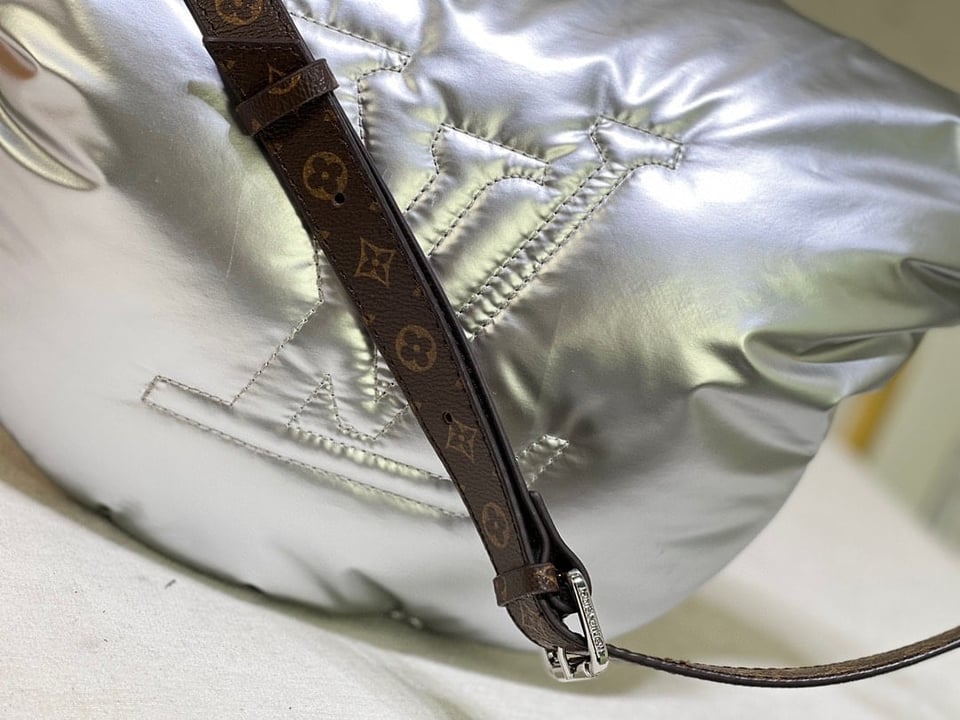 Louis Vuitton Maxi Bumbag Silver 44Cm M20971 view 7