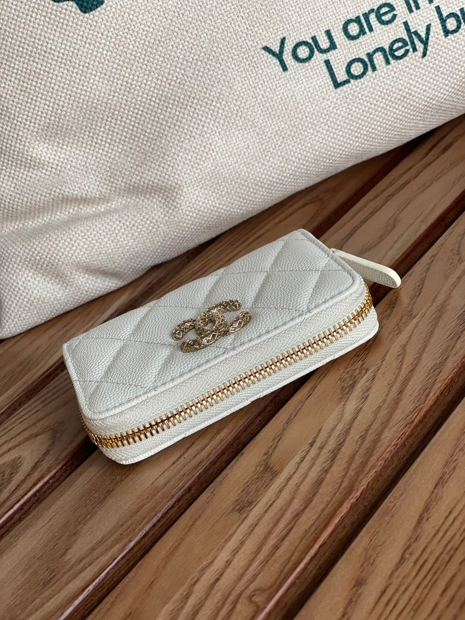 Chanel Zipped Wallet 11Cm White Caviar Gold Hardware view 5