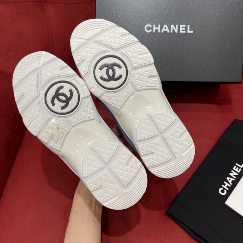 Chanel Wmns Suede Sneakers Sky Blue G37136 view 3