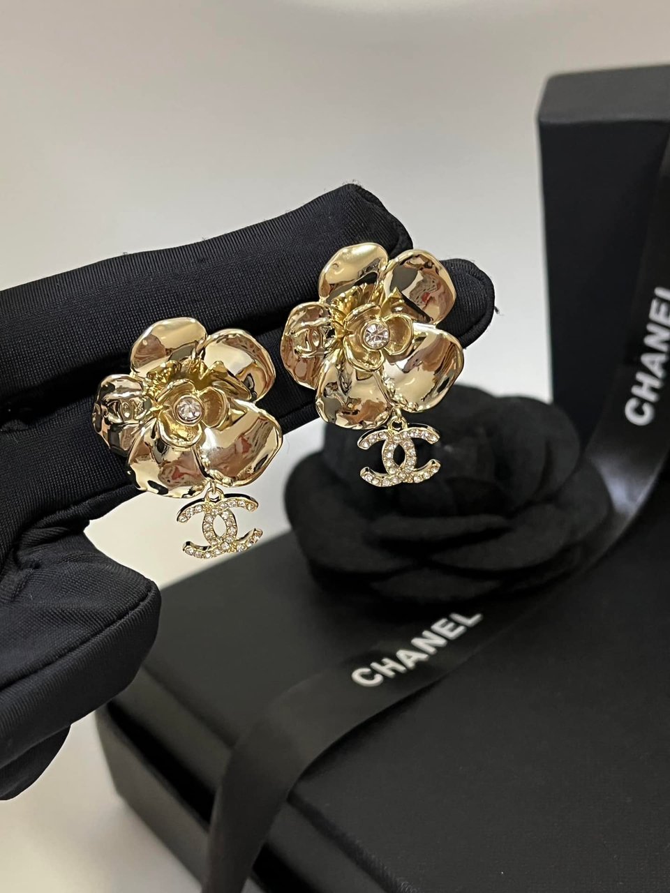 Chanel Cc Flower Earrings With Crystal Gold view 3