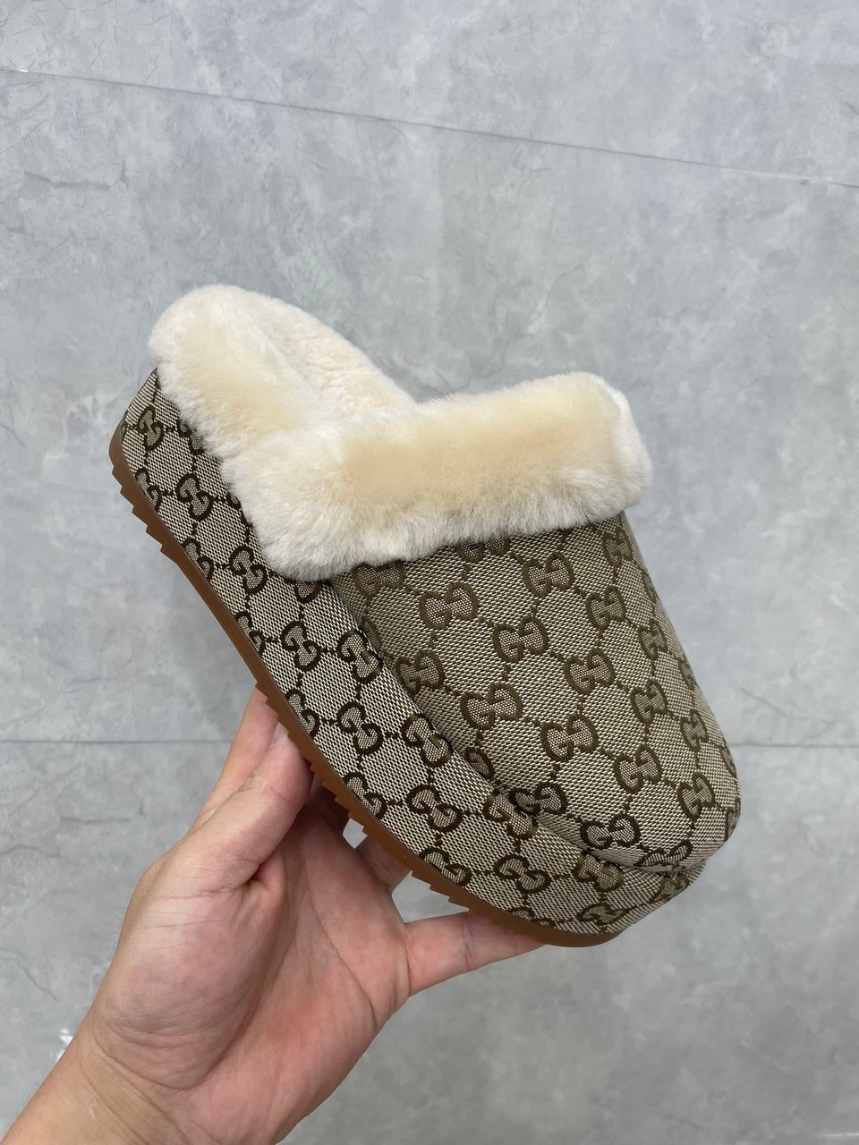 Gucci Slipper Mit Gg Horsebit Monogram In Brown view 3