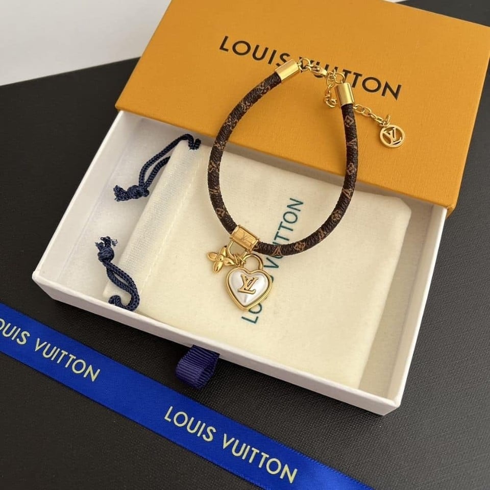 Louis Vuitton Heart Padlock Bracelet M8413Z view 4