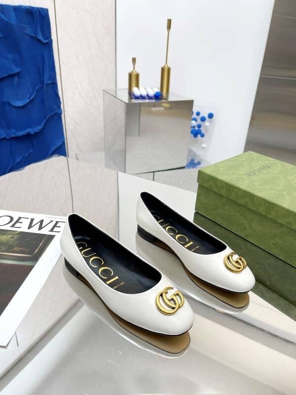 Gucci Women’S Ballet Flat With Gc Logo White view 4