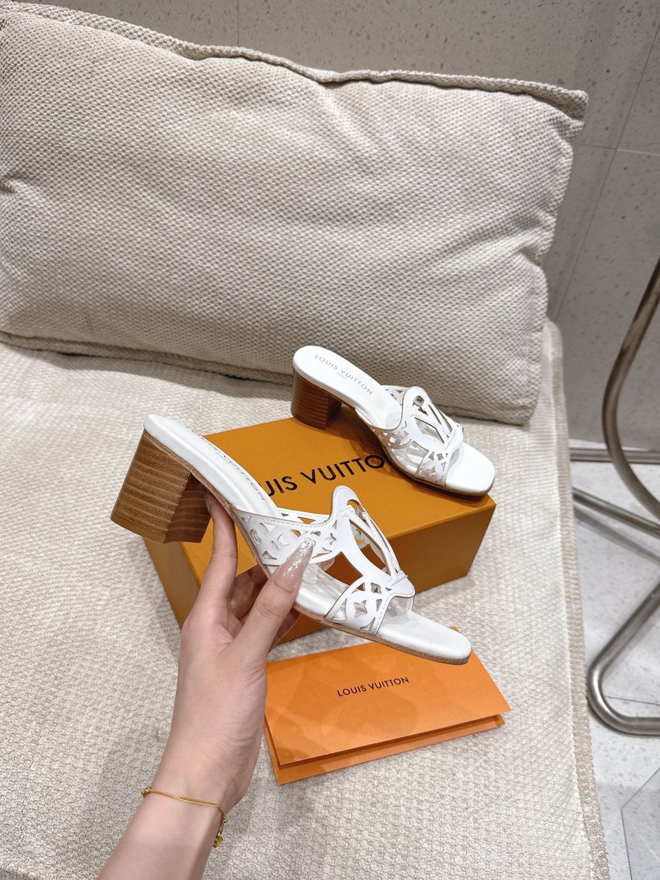 Louis Vuitton LV Isola Flat Mule White Women – 5.5cm Heel / 2.17in view 10