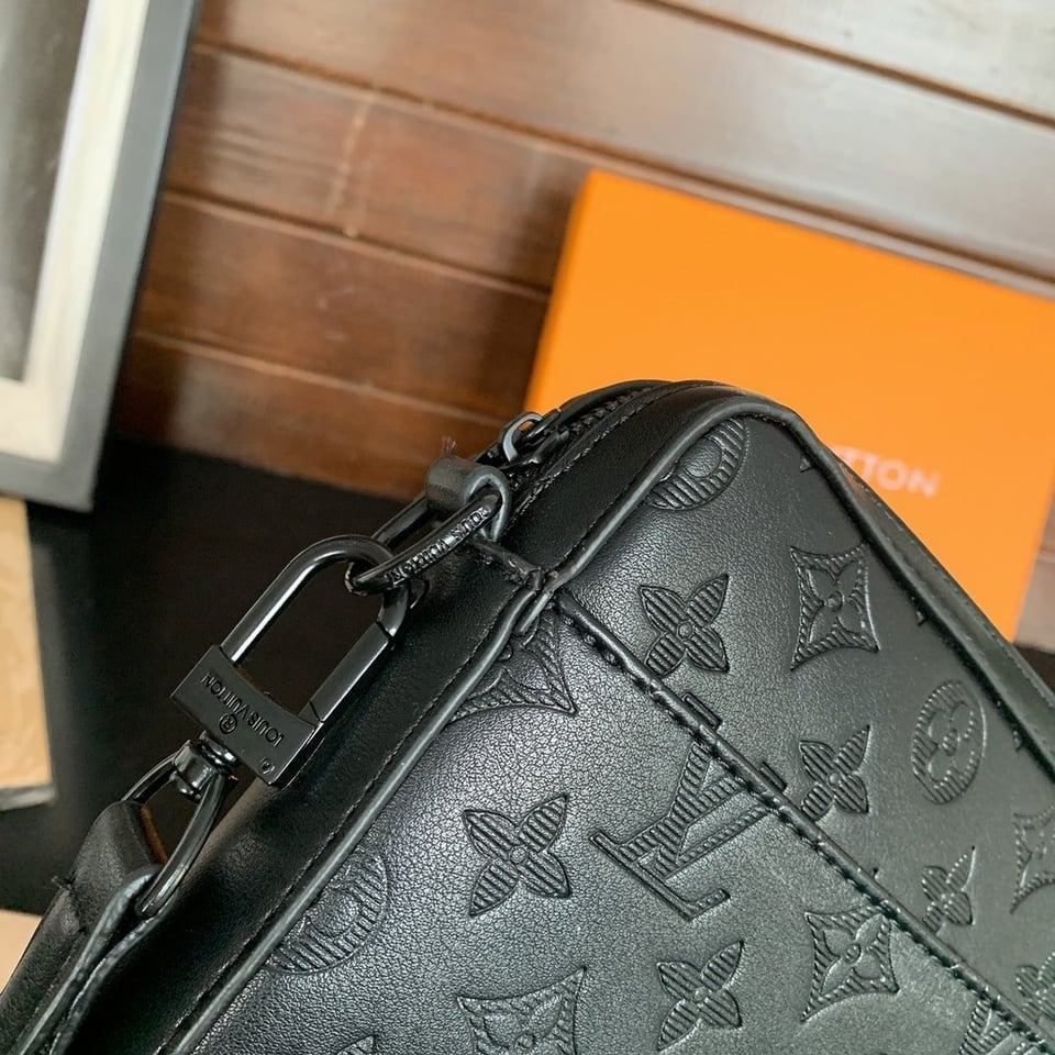 Louis Vuitton Duo Messenger Bag Black 25Cm M69827 view 7