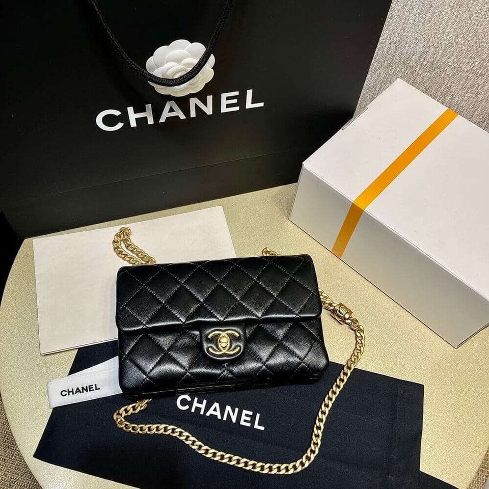 Chanel 22K Gold Pillar Adjustable Chain Flap Bag 22cm view 6