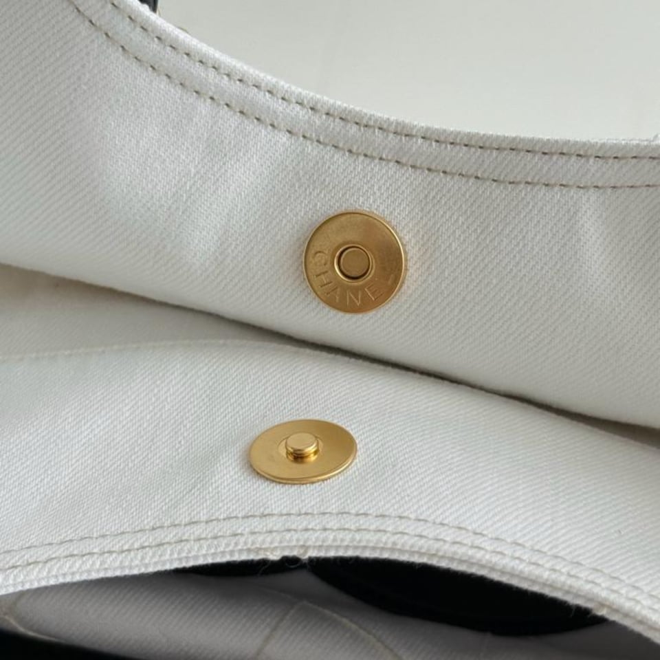Chanel Coco Beach White And Black 43cm/16.9in view 10