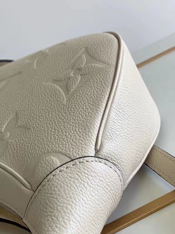 Louis Vuitton Bagatelle 22Cm Cream Beige view 5