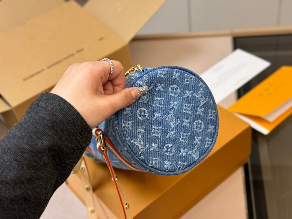 Louis Vuitton Hills Pochette Denim Blue 27Cm M82949 view 3