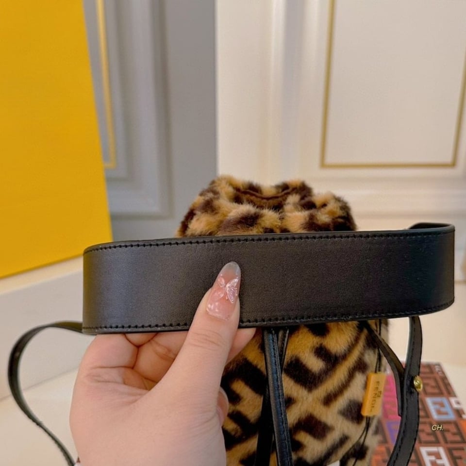 Fendi Mon Tresor Sheepskin Bag Brown 20Cm view 4