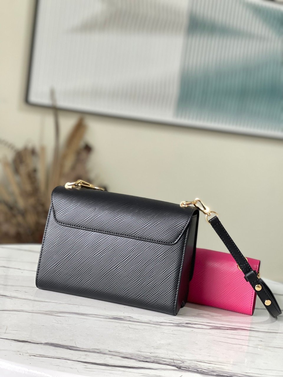 Louis Vuitton Twist Mm 23Cm Black And Pink view 5