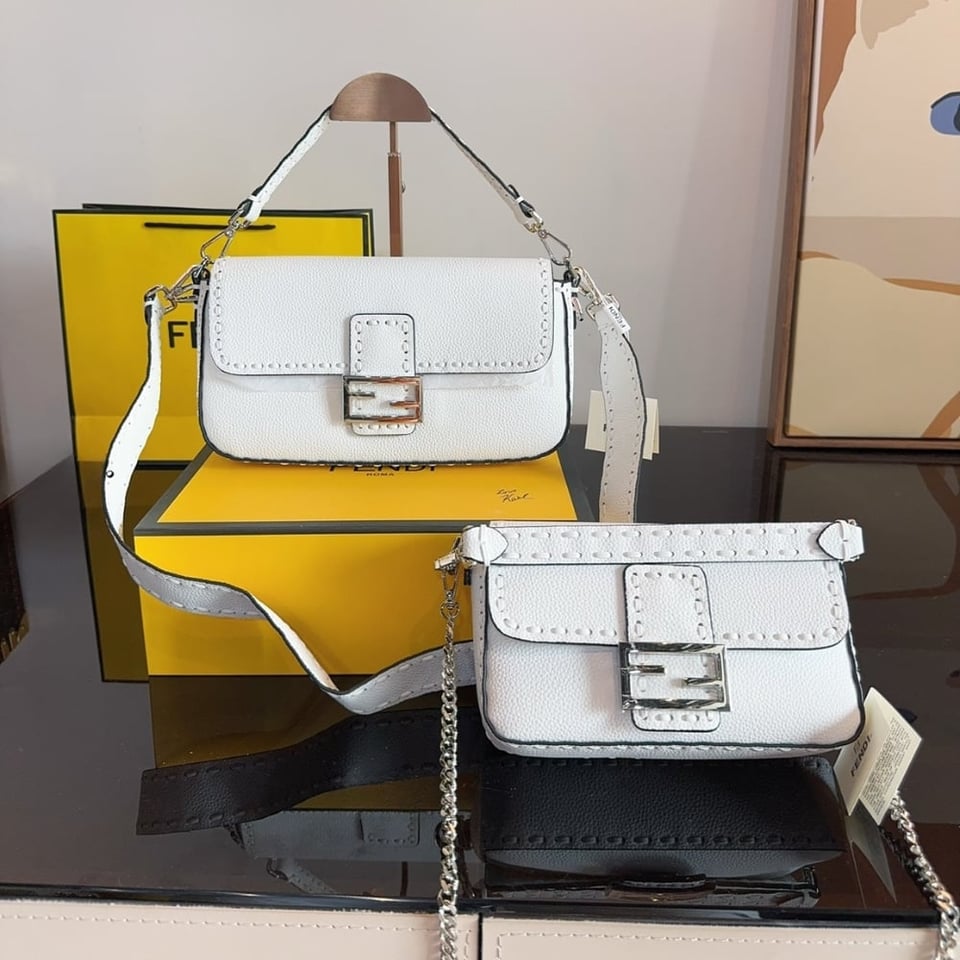 Fendi Baguette White 21Cm view 3