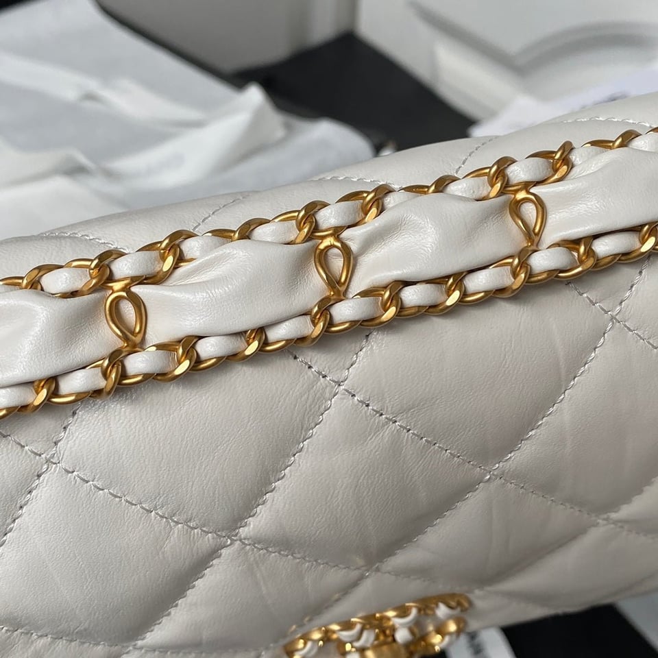 Chanel 23K 13,5Cm White Calfskin Gold Hardware view 5