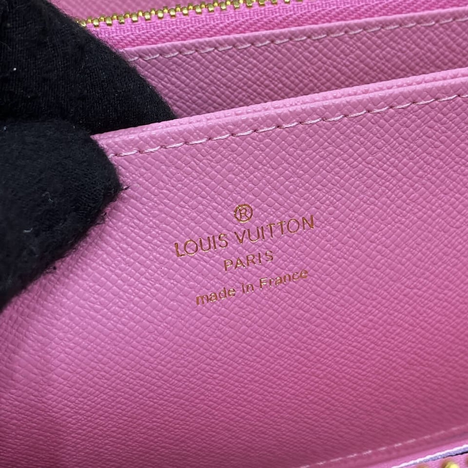 Louis Vuitton Christmas Animation 2022 Zippy Wallet Pink view 9